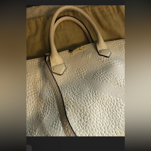 Burberry Dewsbury Check Embossed Tote White Ivory - Picture 4 of 16